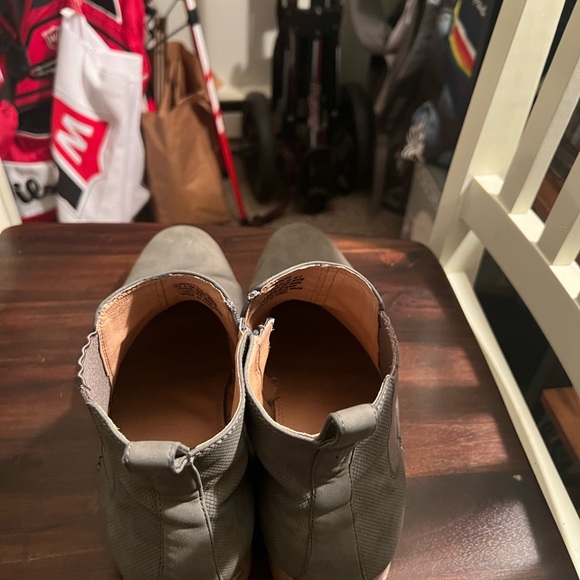 Men’s Madden Zip Up Grey Suede Chelsea Boots. - Picture 3 of 8